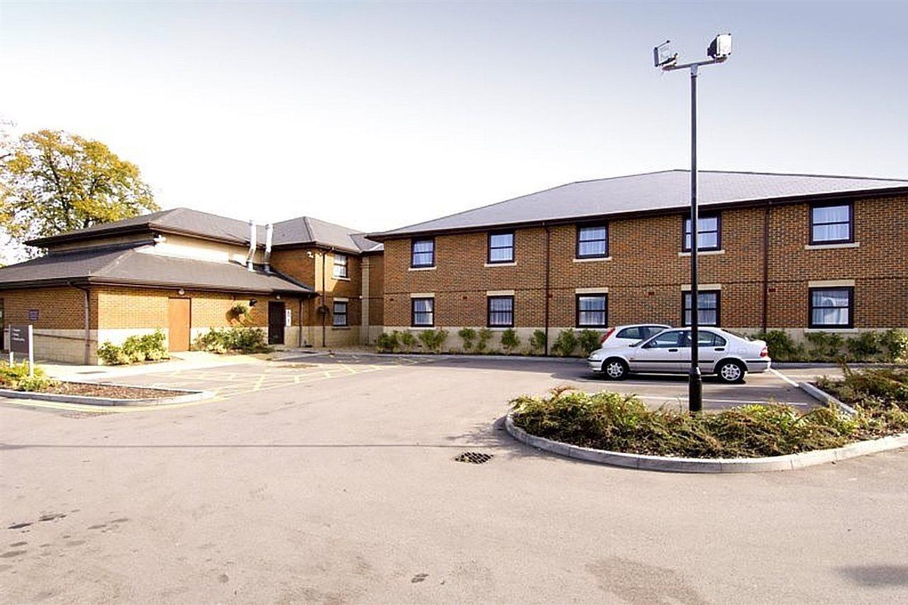 Premier Inn Bracknell Central Exterior photo