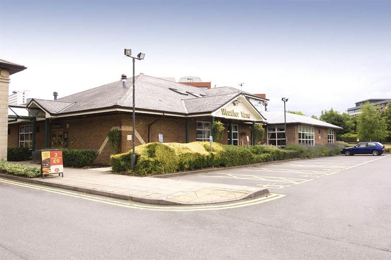 Premier Inn Bracknell Central Exterior photo